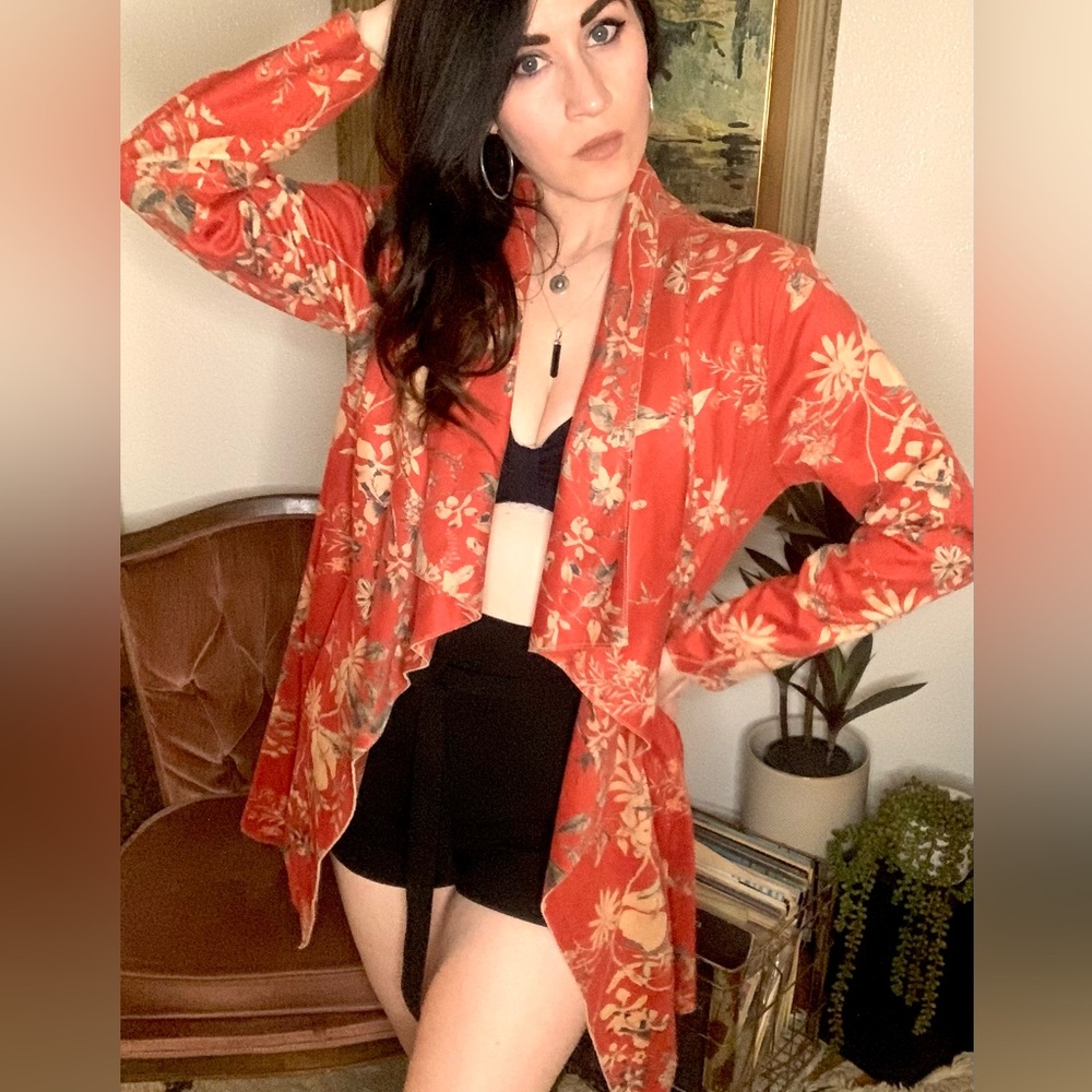 Solitaire Red Floral Faux Suede Kimono - Picture 4 of 14